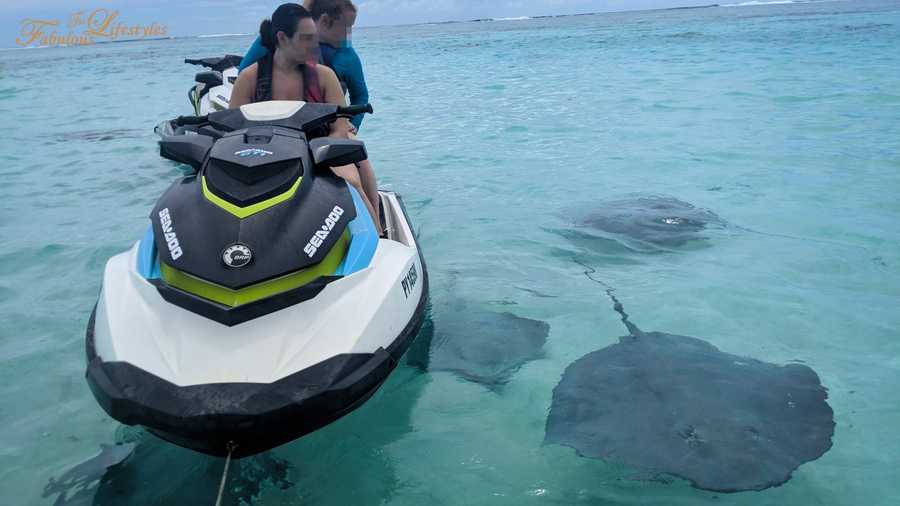 26 moorea jet ski