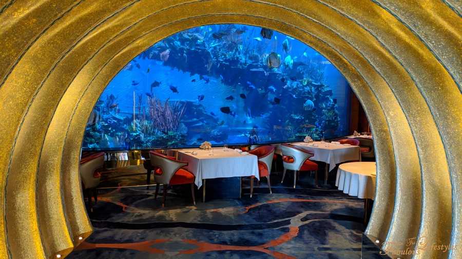 帆船飯店海底餐廳☆金色隧道襯出華麗海底世界
