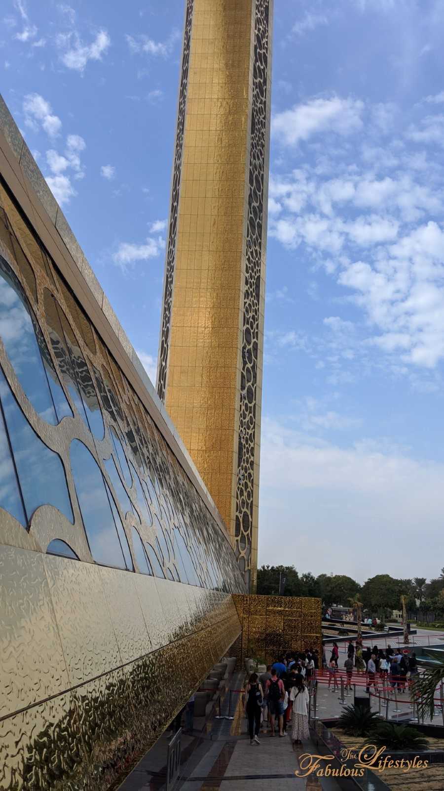 04 dubai frame