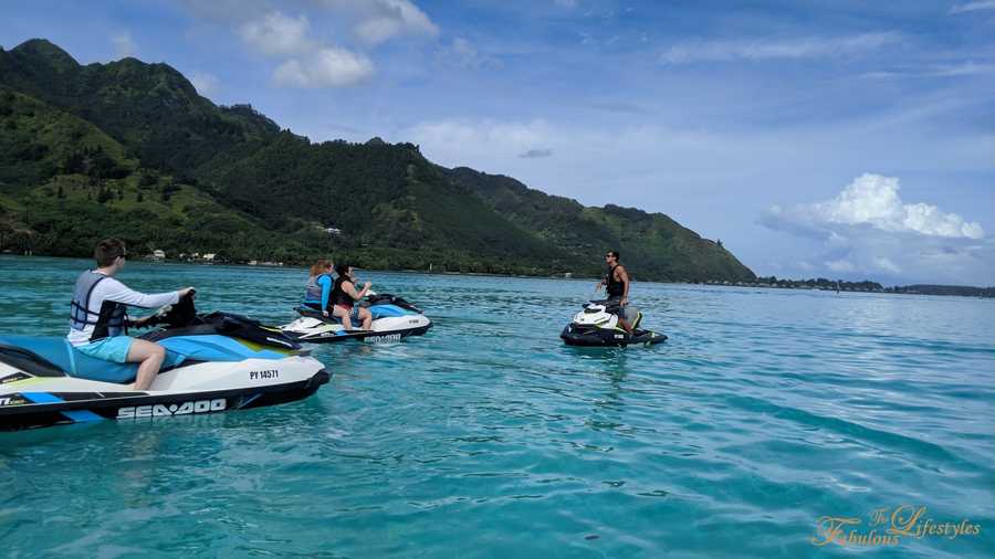 17 moorea jet ski