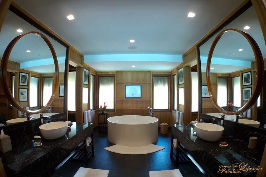 23 overwater suite